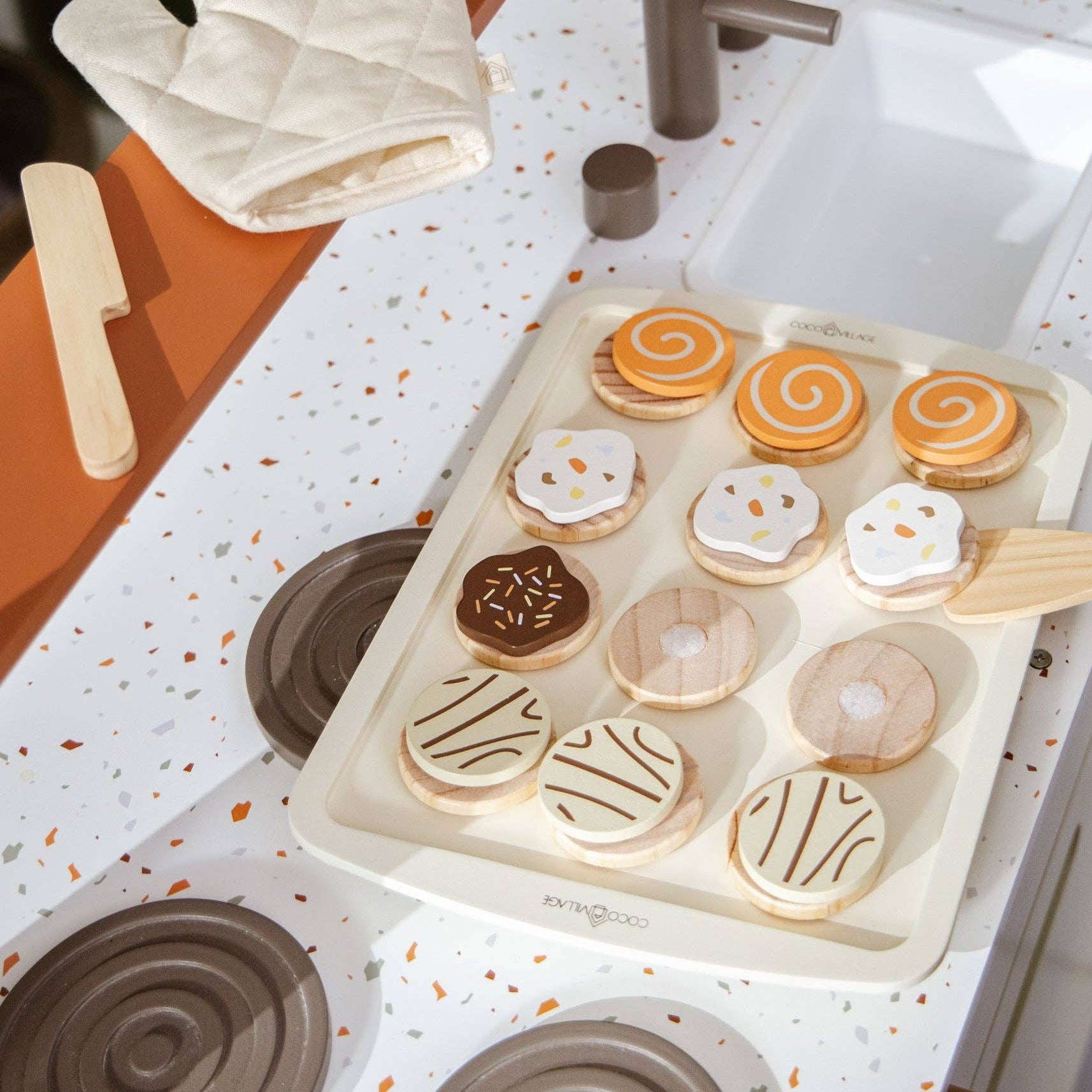 Wooden Cookie Playset | Baking set with 12 interchangeable cookies and accessories