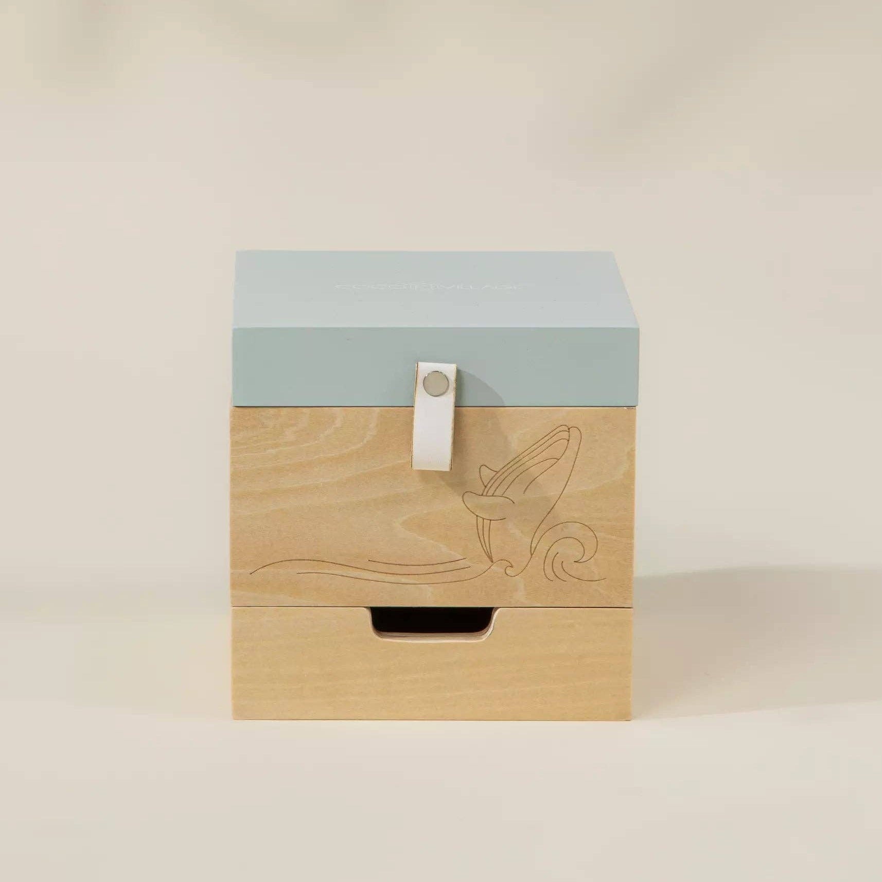 Spieluhr aus Holz mit Ozeanmotiv | Mit Segelboot und maritimer Melodie