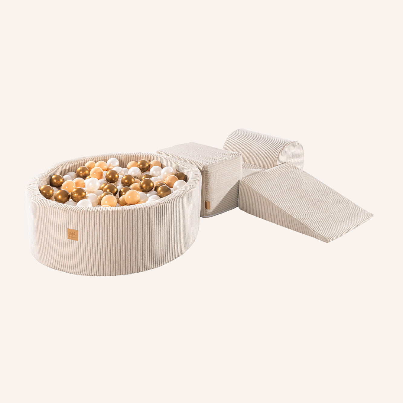 Ecrufarbenes Spielset mit weißen Perlen, beigen und goldenen Bällen – Bällebad