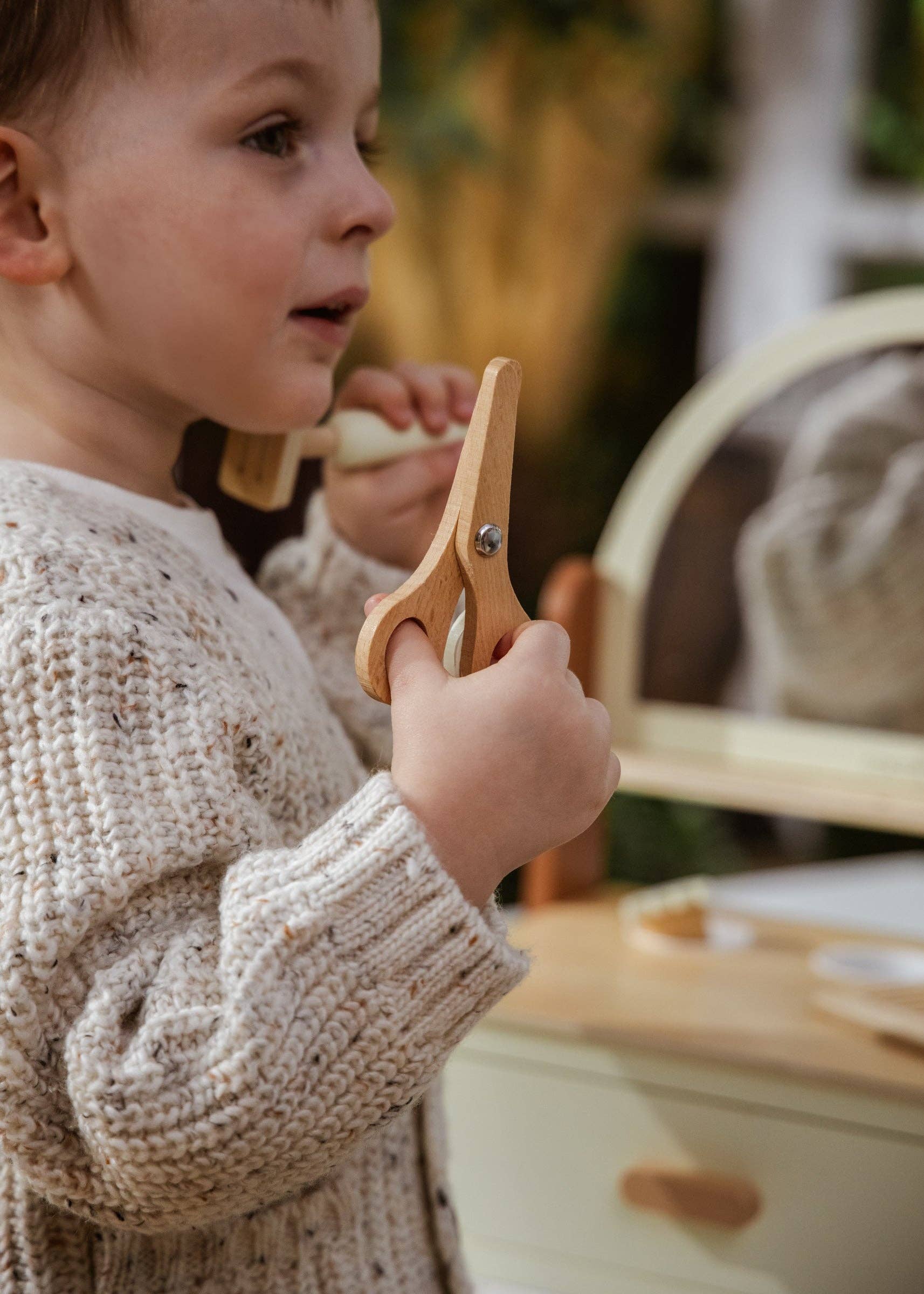 Friseursalon aus Holz | Stylisten-Set mit Föhn, Schere und Friseurzubehör