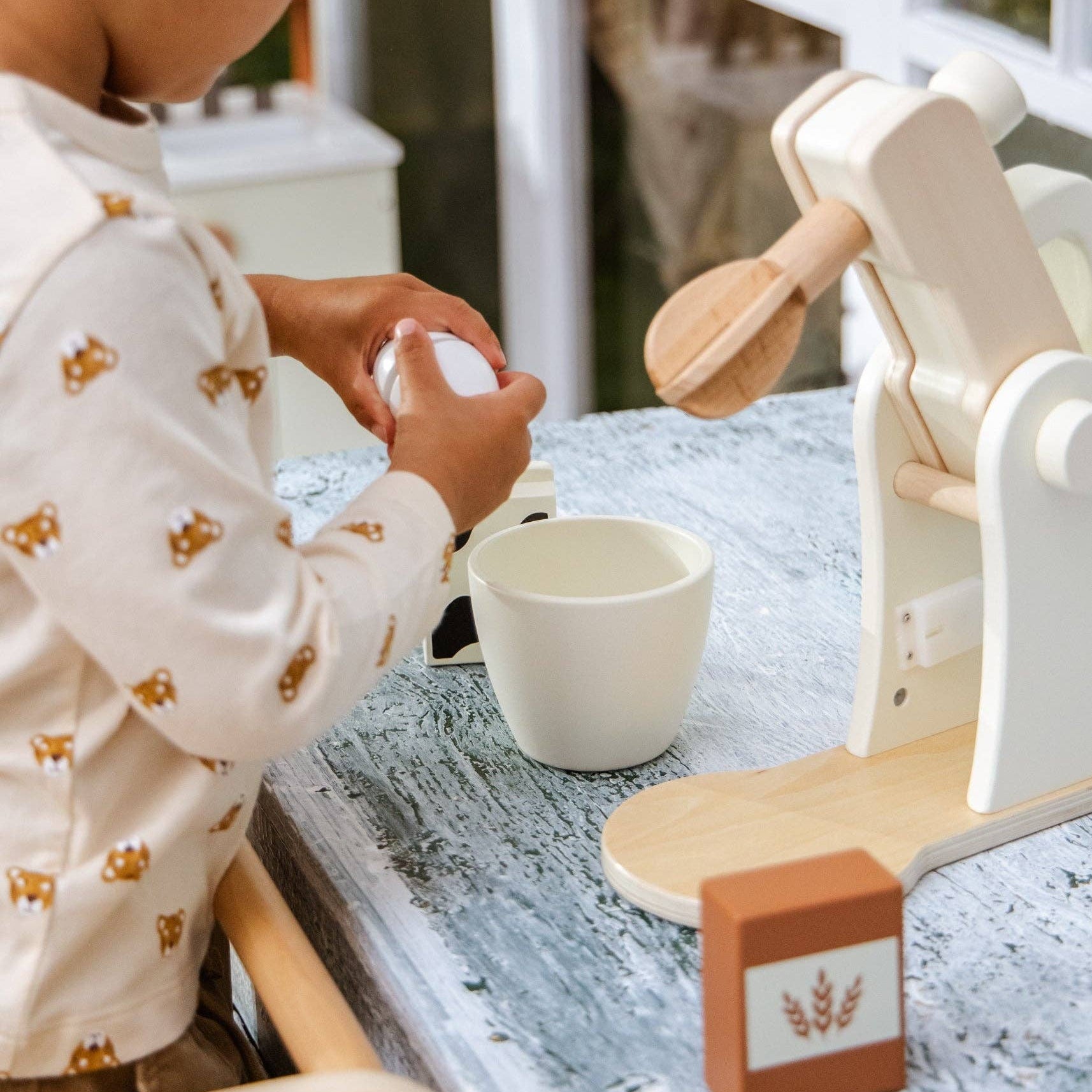 Spielset mit Holz-Standmixer | Realistischer Mixer mit Milchkarton, Mehl und Ei