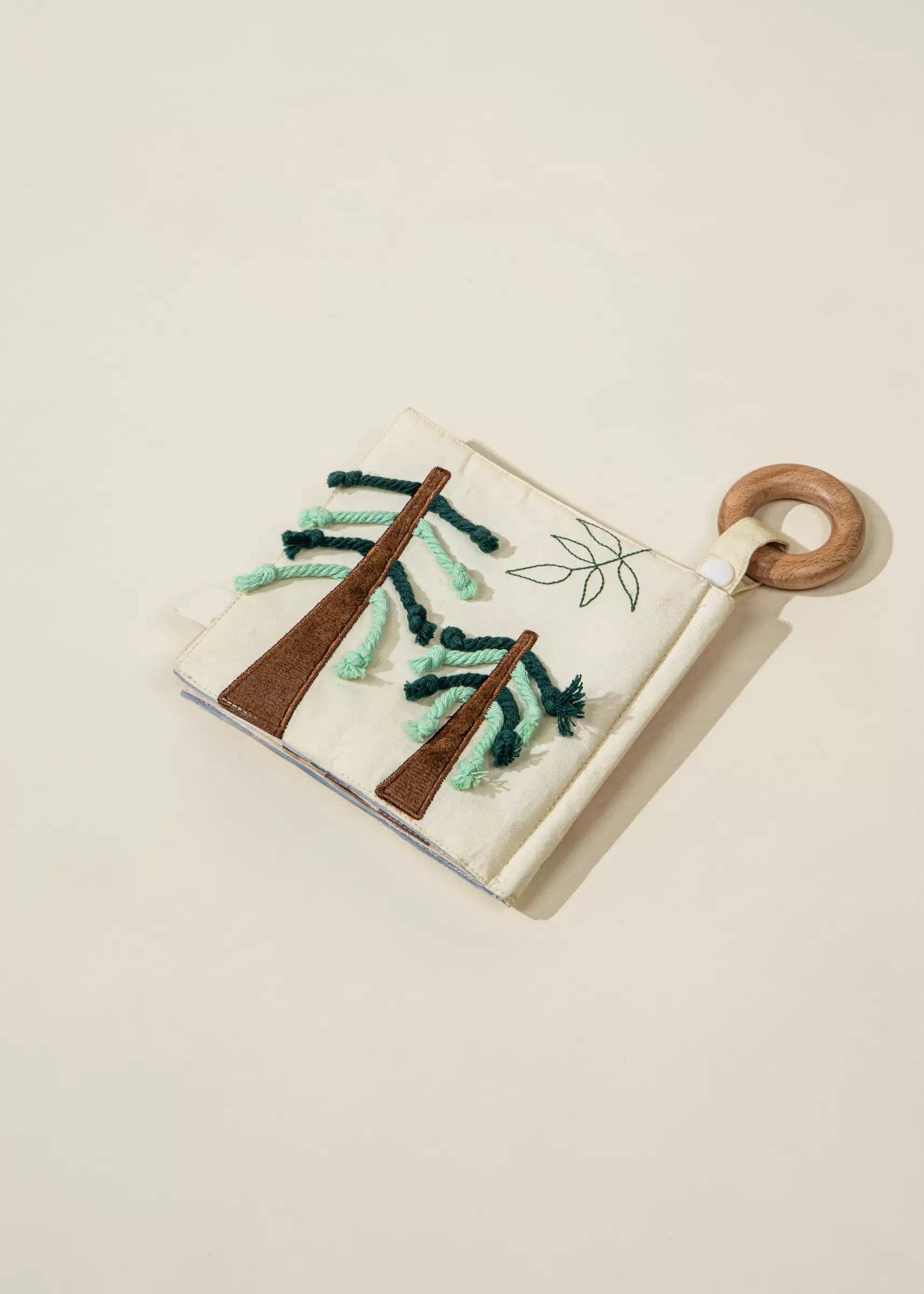 Geschenkbox für Babys erste Spielsachen | Mit Rassel, Sinnesbuch und Stapelspielzeug