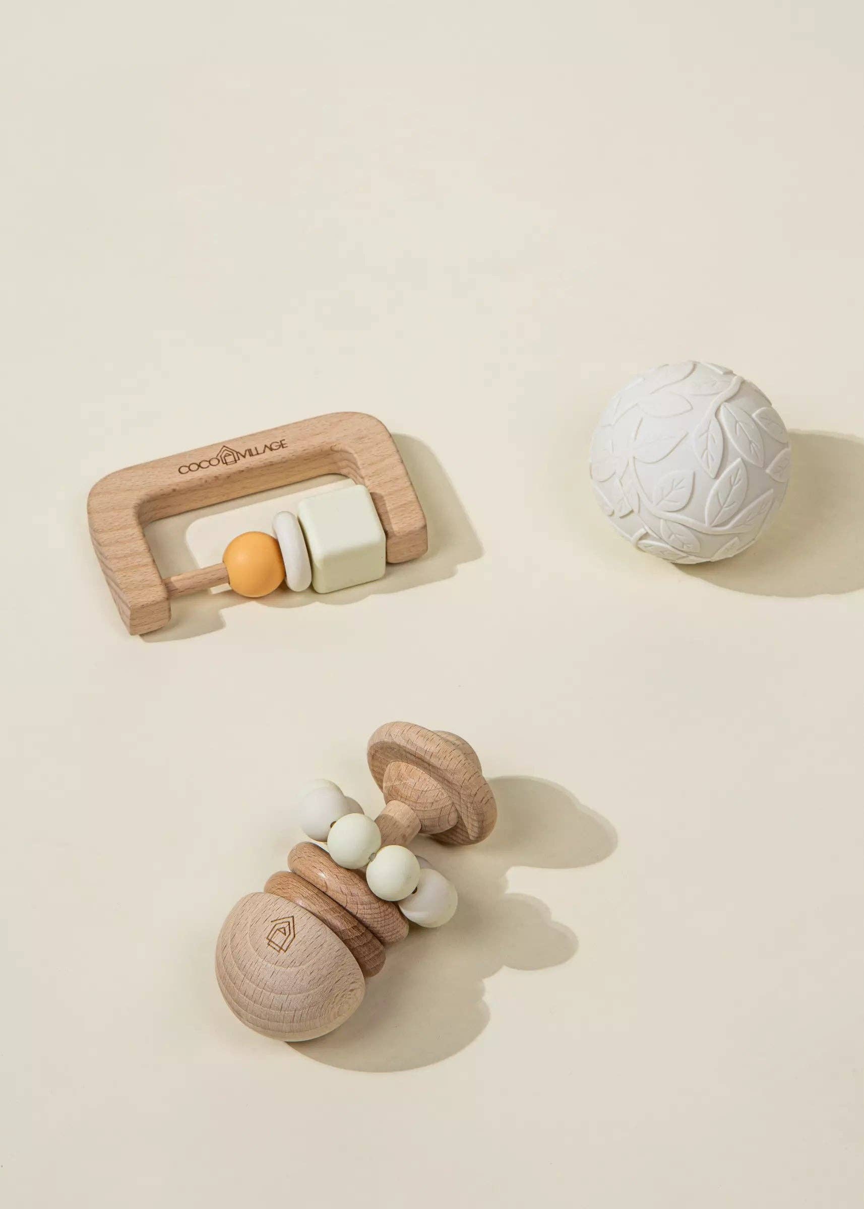 Geschenkbox für Babys erste Spielsachen | Mit Rassel, Sinnesbuch und Stapelspielzeug