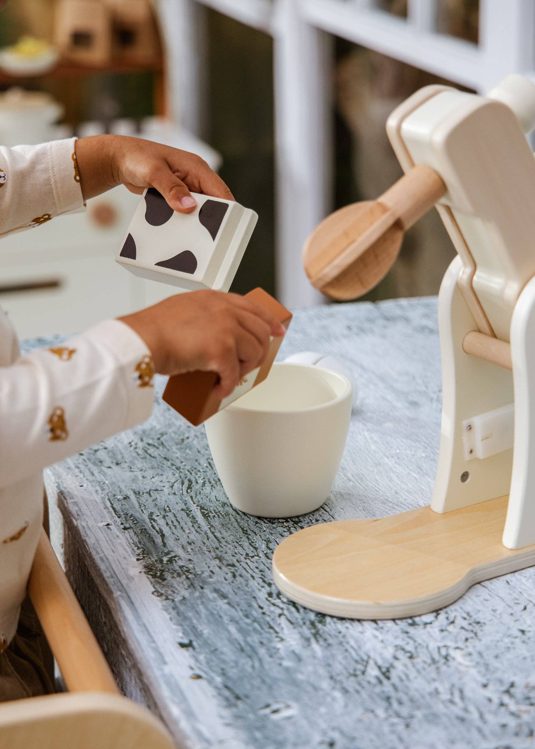 Spielset mit Holz-Standmixer | Realistischer Mixer mit Milchkarton, Mehl und Ei