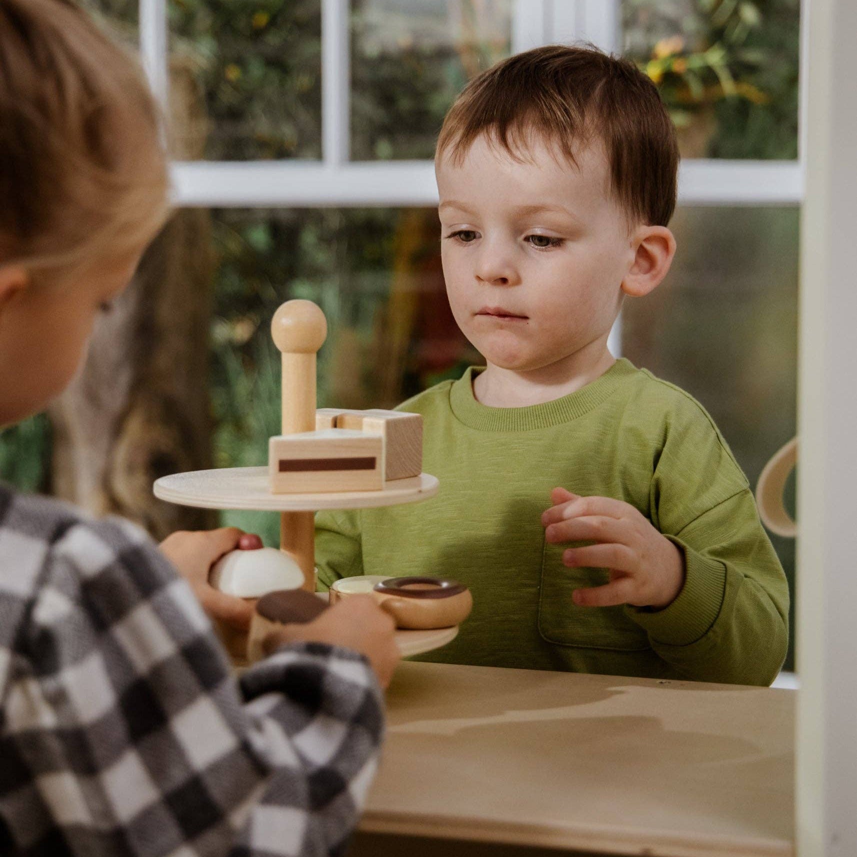 Dessertturm aus Holz | Spielturm mit 8 bunten Süßigkeiten