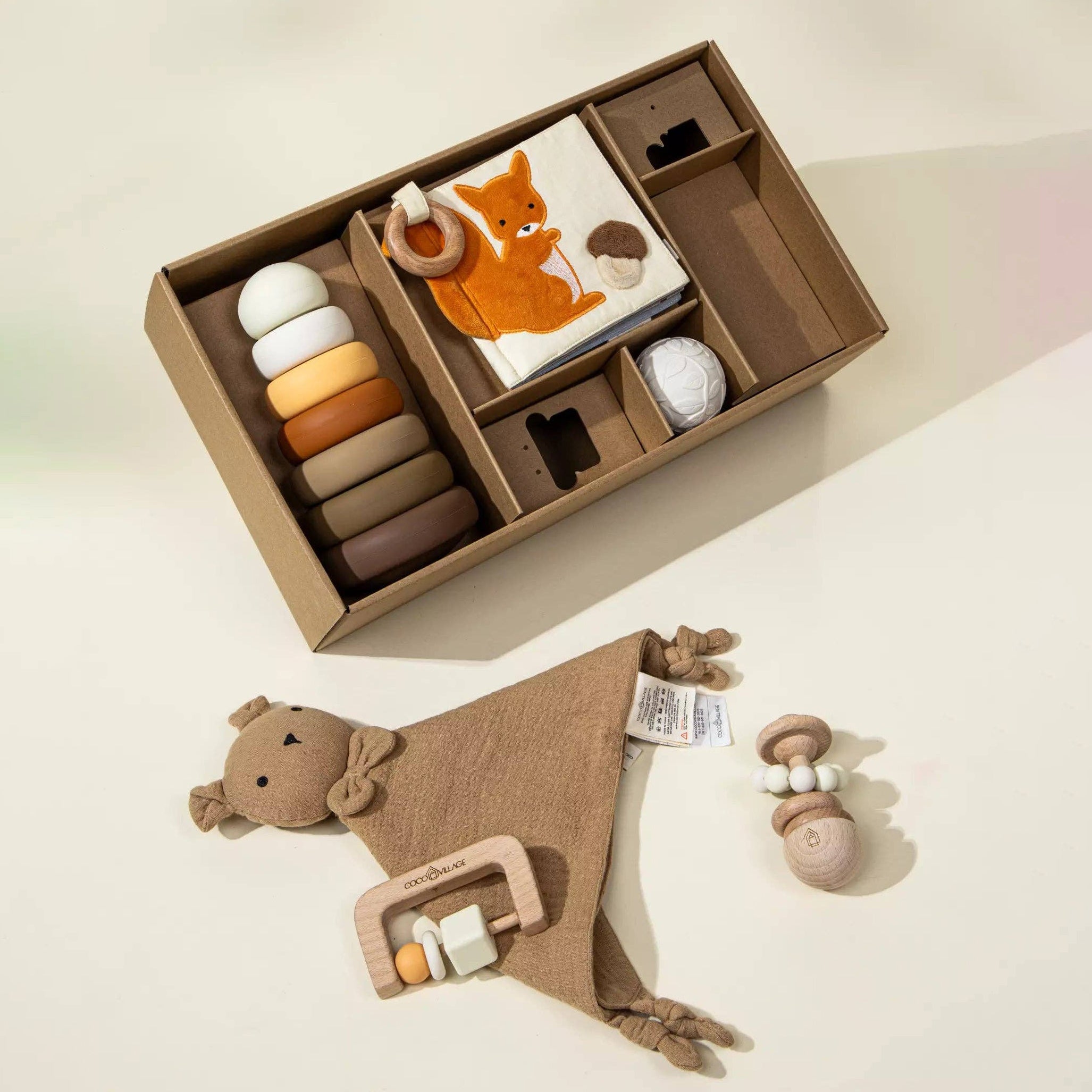 Geschenkbox für Babys erste Spielsachen | Mit Rassel, Sinnesbuch und Stapelspielzeug