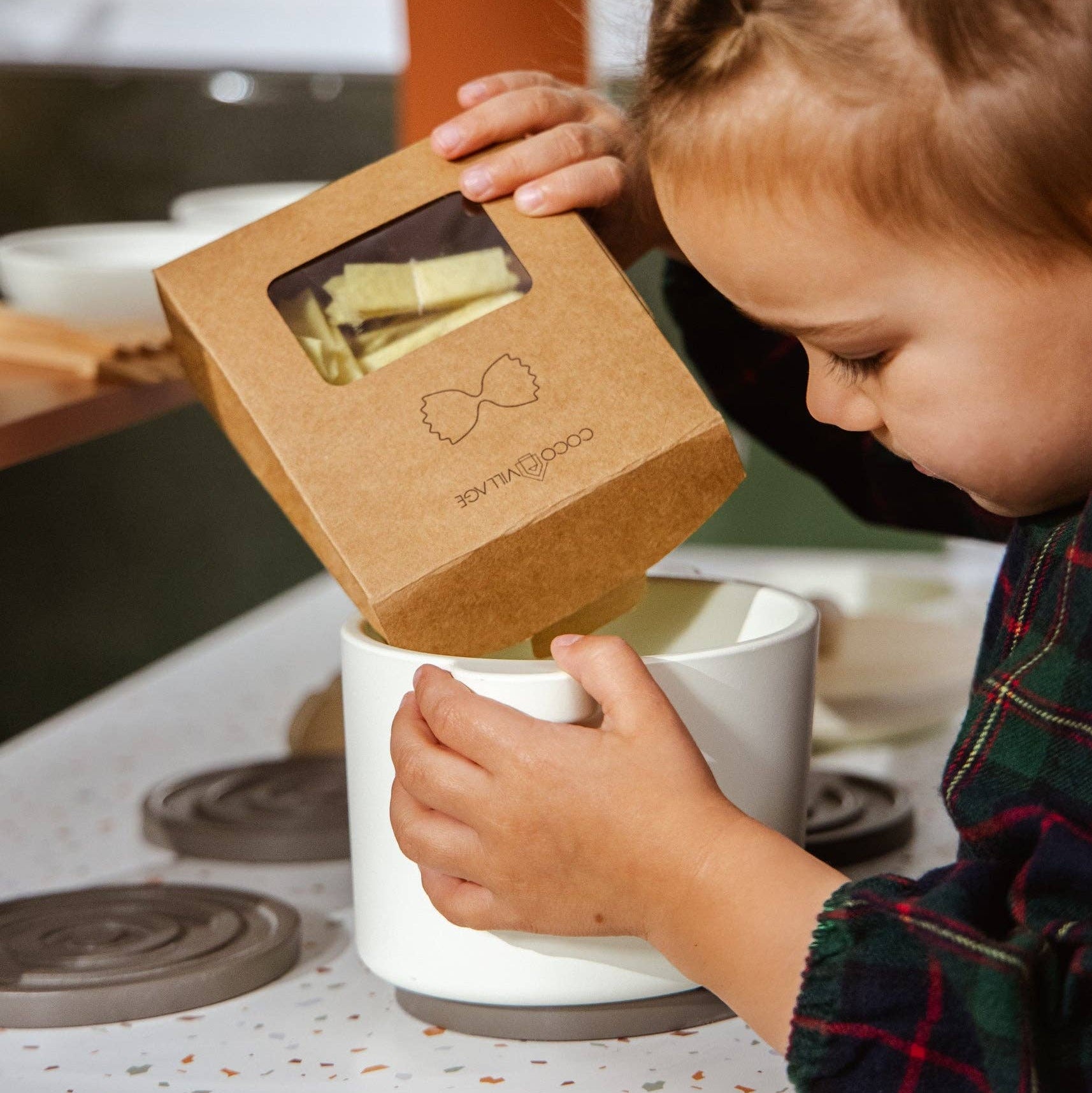 Nudelspielset aus Holz | Komplettes Küchenrollen-Set mit Pfanne, Sieb und Filznudeln