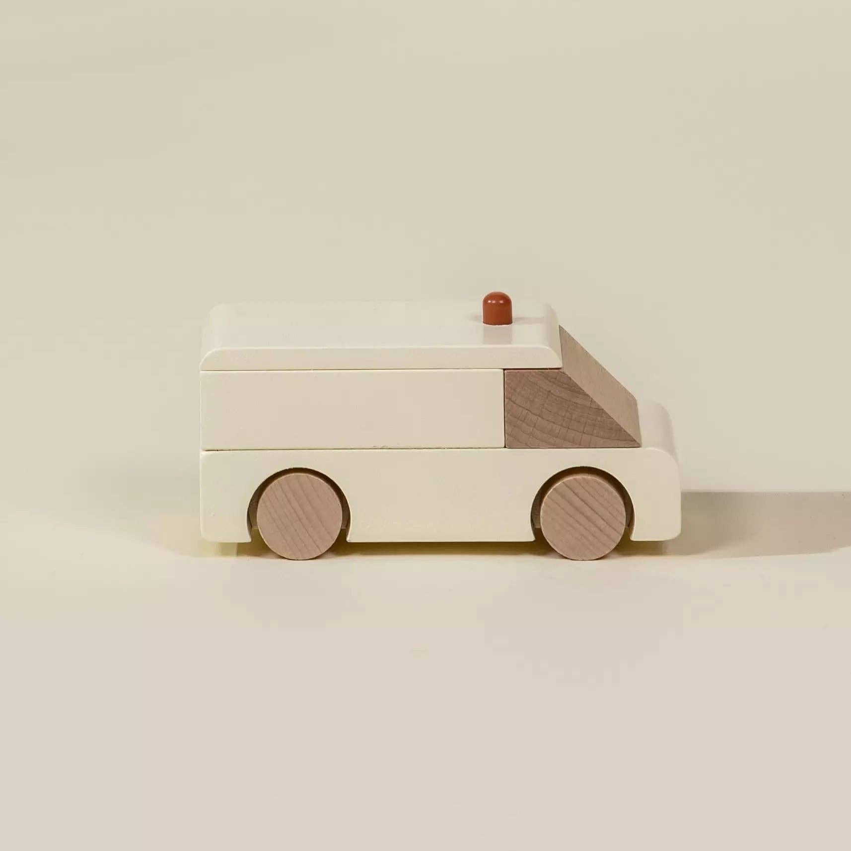 Krankenwagen aus Holz | Robustes Stadtfahrzeug aus Holz