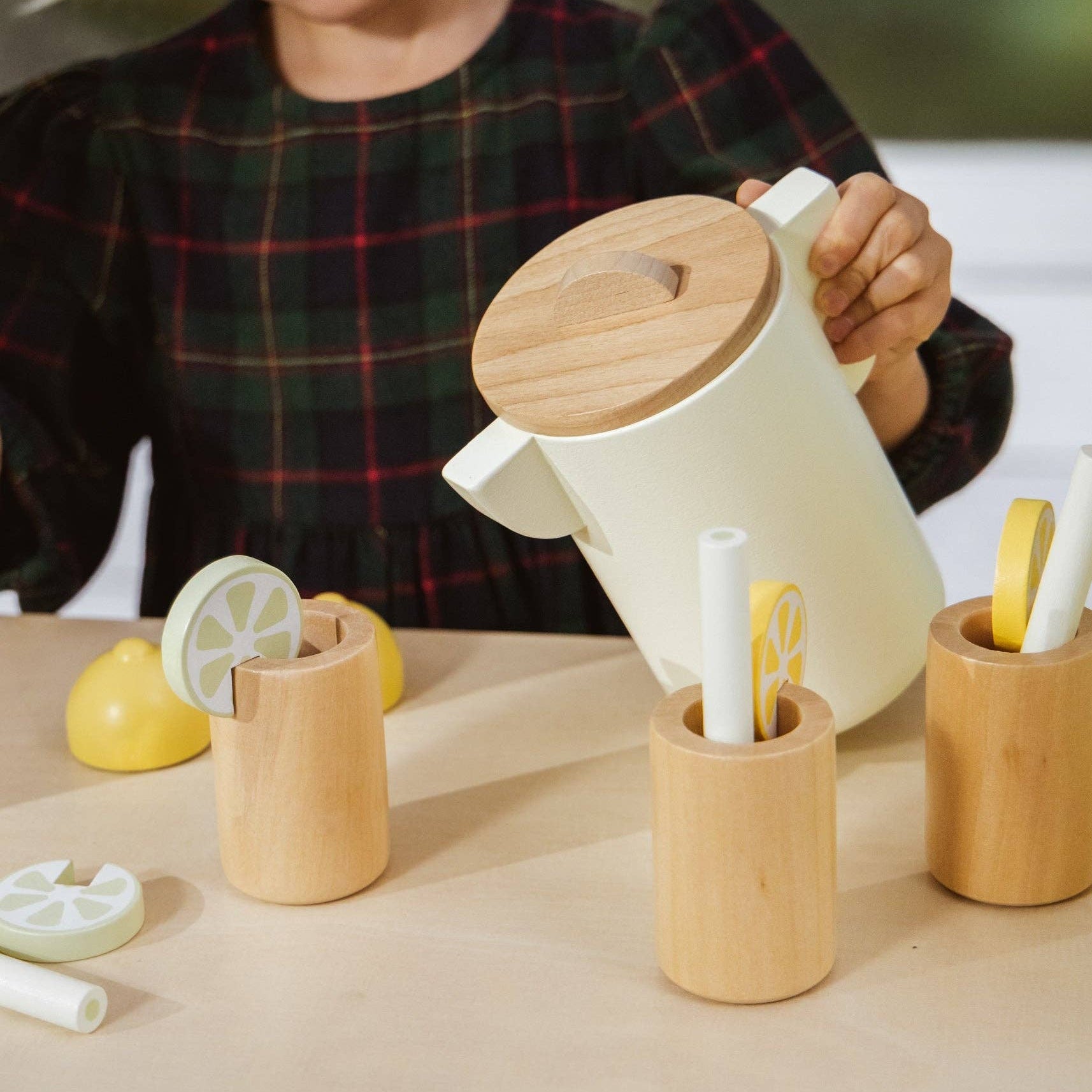 Limonaden-Set aus Holz | Kreatives Spielset mit 3 Gläsern, einem Krug und Fruchtzubehör