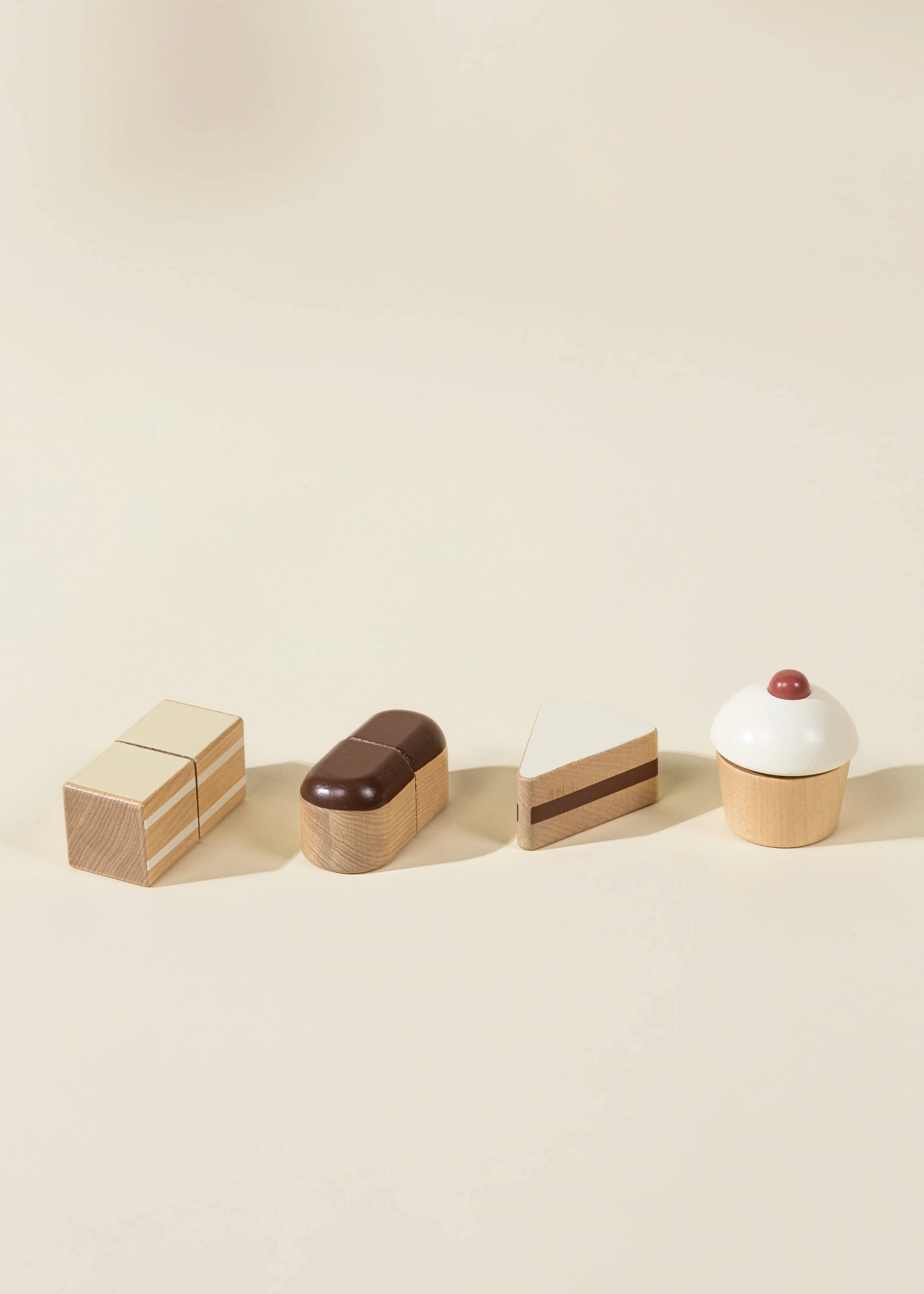 Dessertturm aus Holz | Spielturm mit 8 bunten Süßigkeiten